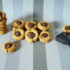 A picture of Thumbprint cookies coklat huzelnut/nutella.