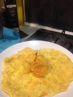 Una foto de Tortilla de patatas de bolsa con sabor a berberecho