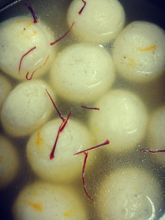 रसगुल्ला(Rasgulla recipe in hindi) रेसिपी मुख्य फोटो