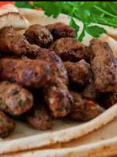 Une photo de Kafta: brochettes de viande à la Libanaise
