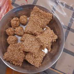 A picture of Sesame chikki.