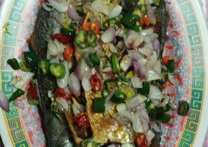 Ikan kembung goreng sambal matah ala ala