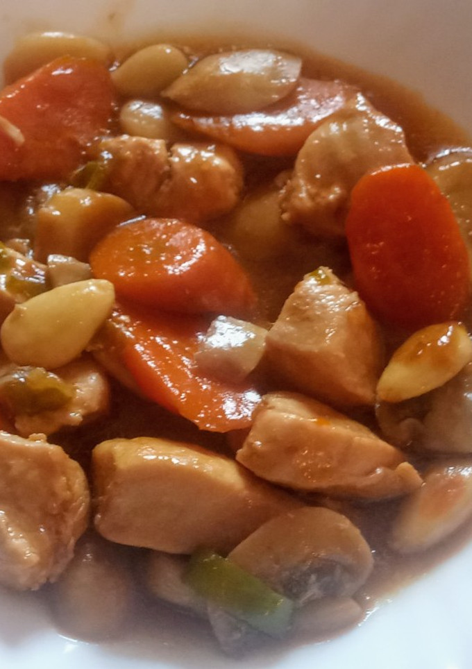 Una foto de Pollo con almendras estilo oriental