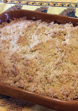 Une photo de Crumble pommes, mûres et noix