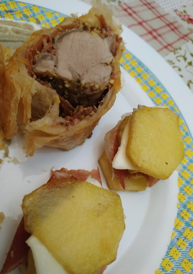 Una foto de Solomillo Wellington con "serranitos de patatas" a mi manera