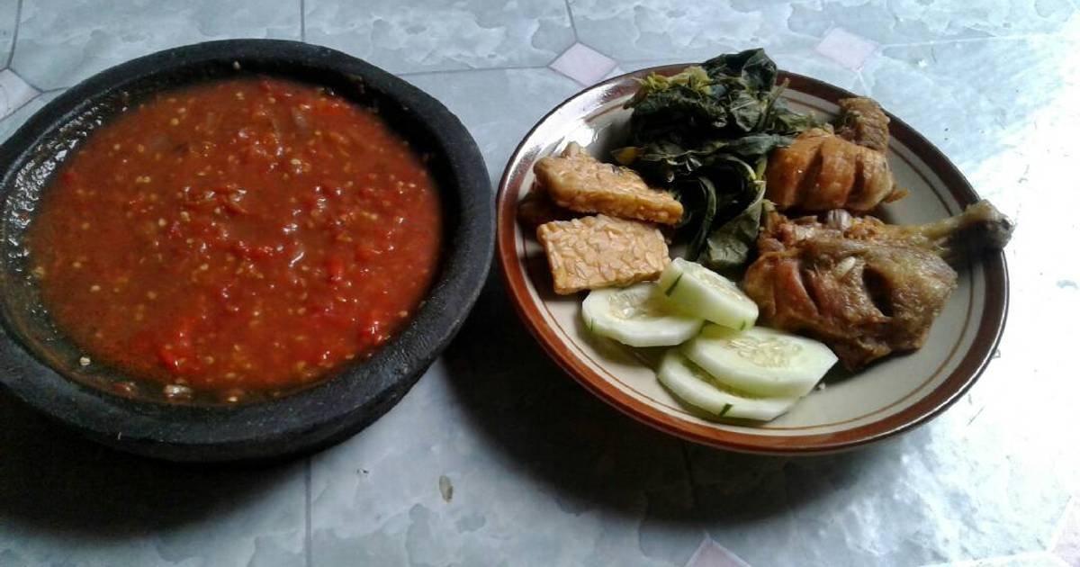 Resep Ayam goreng lalapan + sambal terasi👍👍 oleh Dewi