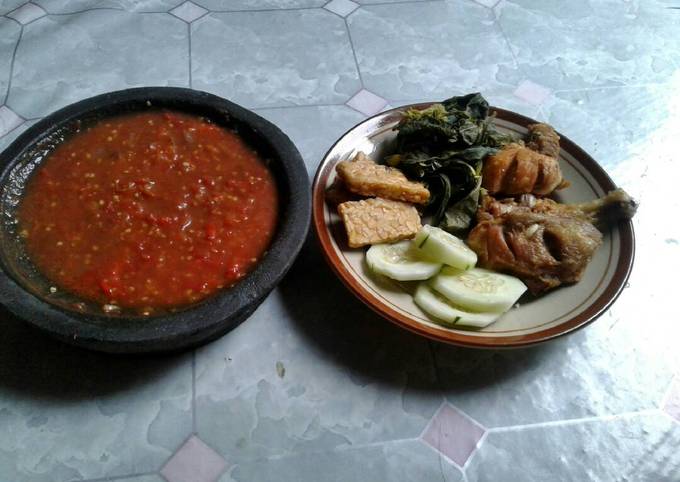 Ayam goreng lalapan + sambal terasi👍👍