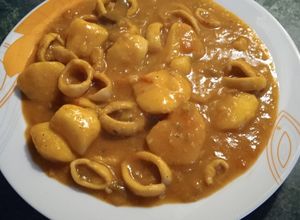 Foto principal de Guiso de papas con calamares