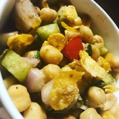 A picture of Crunchy chickpea salad.
