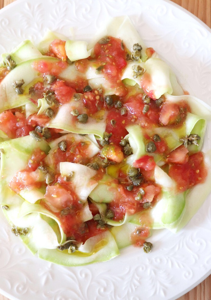 Una foto de Carpaccio de calabacín