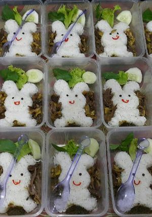 Foto resep Bekal Anak Bento "Bebek Goreng Suwir" Rabbit view🐰😊😘