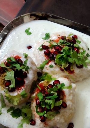 દહીં વડા (Dahi Vada Recipe In Gujarati) રેસીપી મુખ્ય ફોટો
