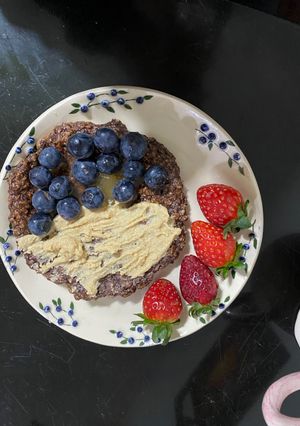 Una foto de Tortita/ pancake / hotcake de avena y cacao