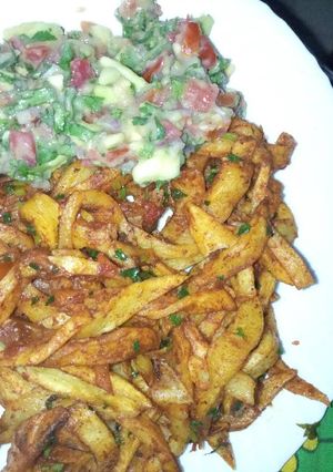 A picture of Chips masala with gaukamole.
