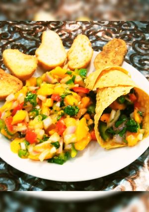 मैंगो सालसा इन पापड़ कोन (Mango salsa in Papad cone) रेसिपी मुख्य फोटो