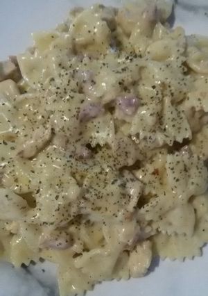 A picture of Chicken bacon and chorizo pasta bows in a white cheese sauce.