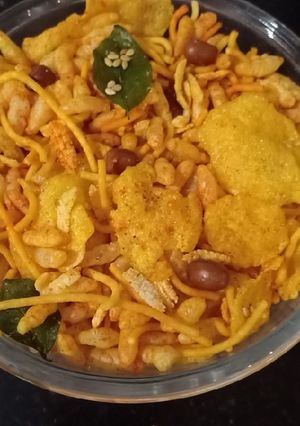 ચેવડો(Chevdo Recipe in Gujarati) રેસીપી મુખ્ય ફોટો