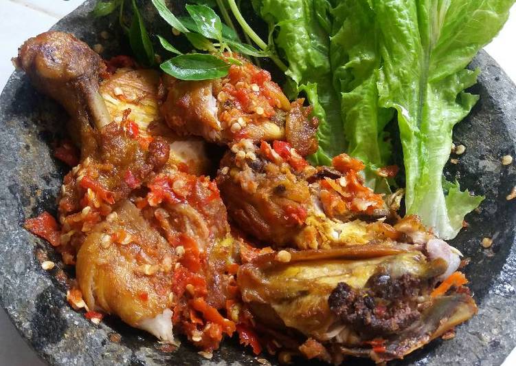 Resep Ayam penyet suka-suka saya 😎 yang Sempurna