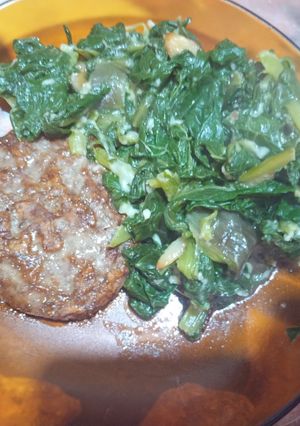 Una foto de Salteado de Acelga con queso rallado y ajo