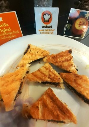 A picture of One bite Choco Sandwich.