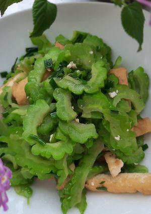 Hình của món Đậu hũ xào mướp đắng.