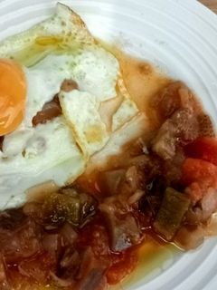 Una foto de 🍅Pisto de berenjenas 🍆🧅🫑