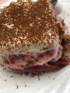 Una foto de Tiramisú de fresas light🍓