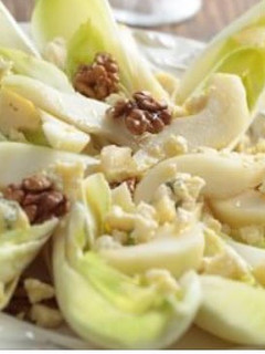 Una foto de Ensalada de endivias y queso azul