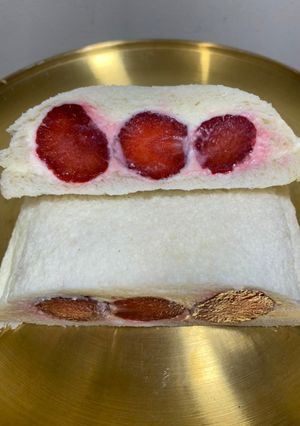 Foto resep Stroberi Sando (sandwich buah ala Jepang)