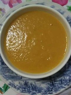 Una foto de Crema de zanahoria vegana