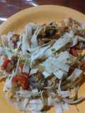 Cintas anchas con salsa ciambota (chambota)