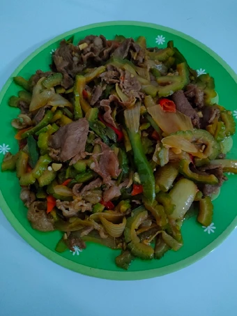 Langkah Mudah untuk Membuat Resep Tumis Pare Daging Pedas yang Uenak Anti Ribet, Menggugah Selera