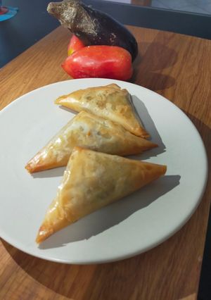 Foto di Samosa vegetariani in friggitrice ad aria