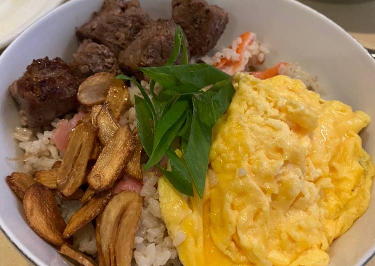 Saikoro Beef Rice Bowl with Omelette