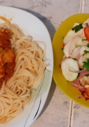 Una foto de Pollo con calabacín en salsa