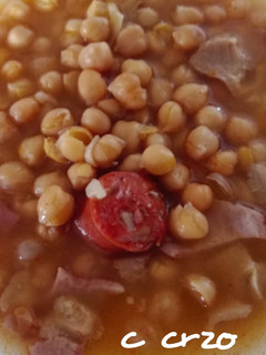 Una foto de Garbanzos y callos
