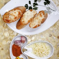 A picture of Cheesy garlic bread.