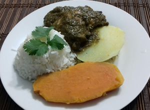 Una foto de Pollo al chincho y otras especias #6