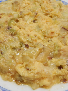 Una foto de Tortilla de calabacín con puerros y queso manchego