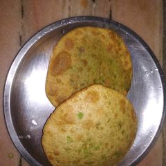 A picture of Matar kachori.