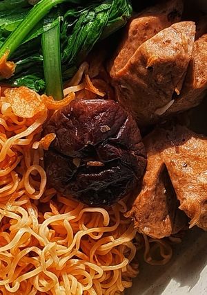 Hình của món Mì trộn bò viên.