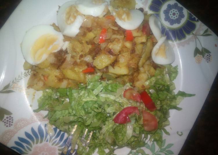 Stir fry potatoes and lettuce