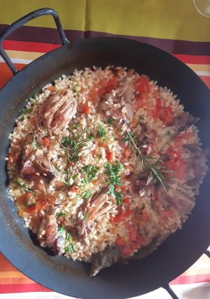 Una foto de Arroz con conejo