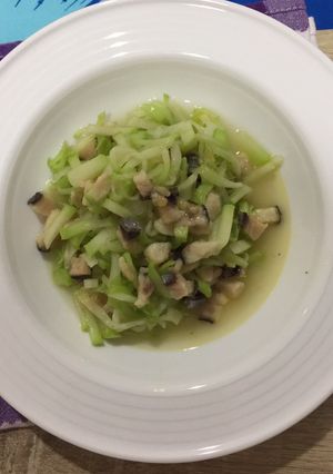 A picture of Fry green pumpkin with salted fish.