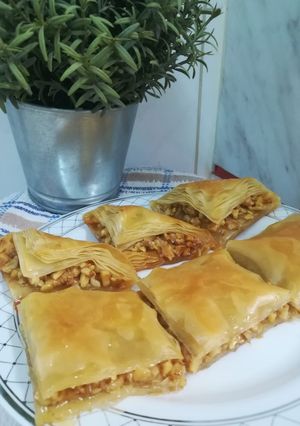 صورة لوصفة بقلاوة بالجوز (أو القشطة)
