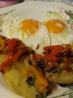 Una foto de Patatas y pimientos al horno con jamón al limón