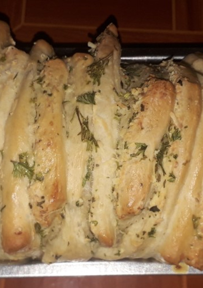 Una foto de Pan de molde con ajo y queso 🧀