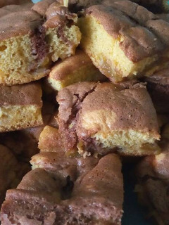 Szilvás márvány piskóta recept fotója