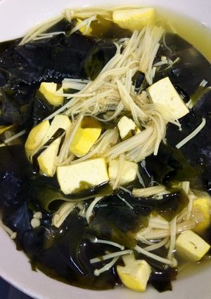 Foto resep Sup Rumput laut tahu dan enoki sehat dan gampang