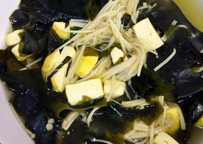 Cara Gampang Menyajikan Sup Rumput laut tahu dan enoki sehat dan gampang yang Sempurna